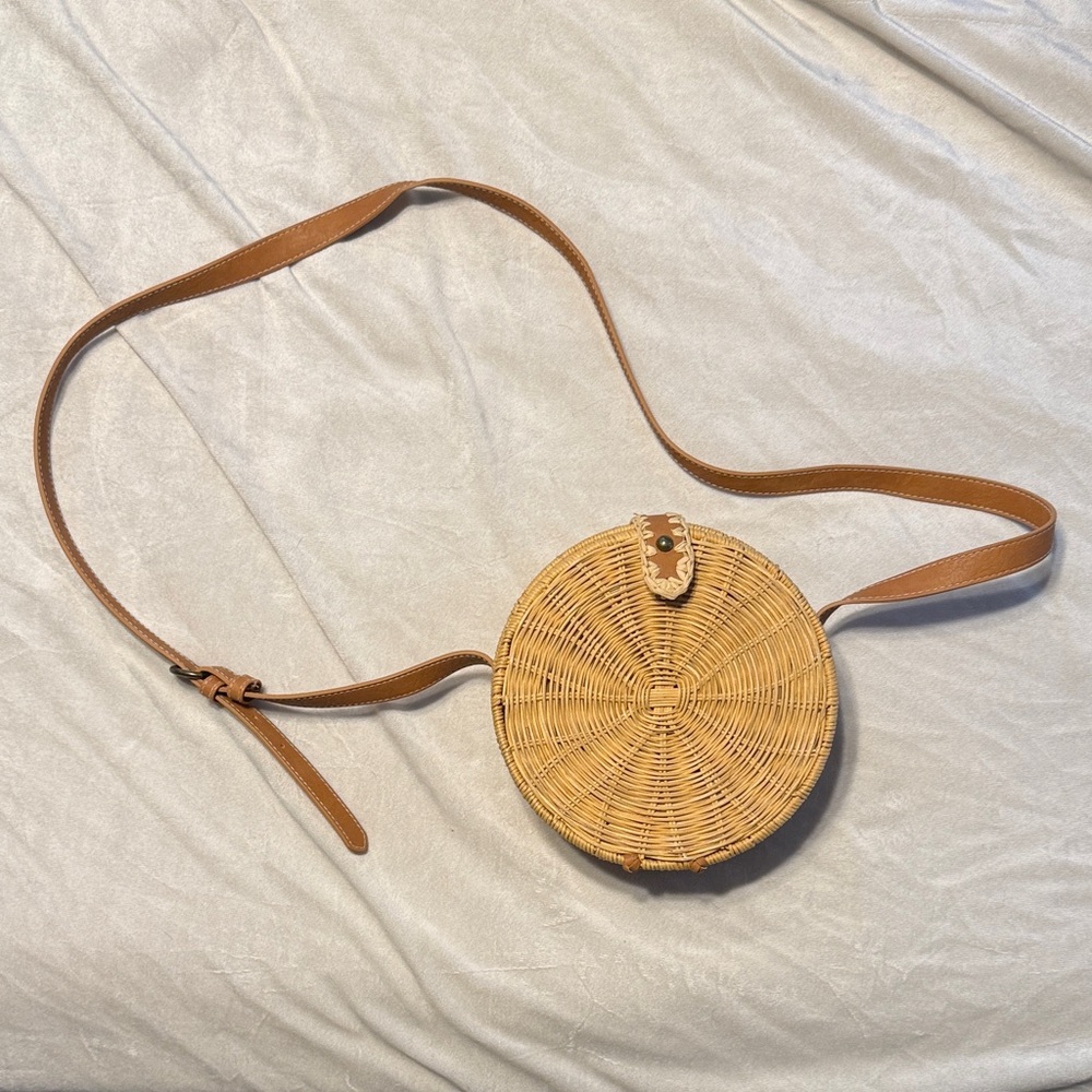 Universal Thread Round Woven Crossbody Bag in Natural and Tan